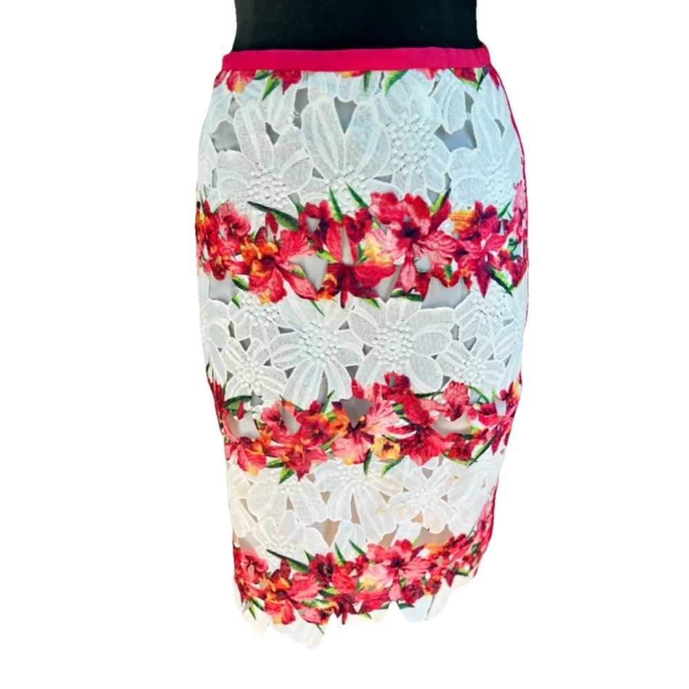 Neumann Marcus pink floral appliqué ladies size small pencil‎ skirt zip up